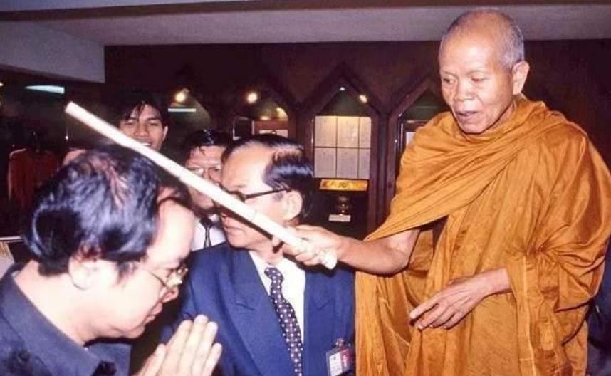 ��˵�ŷ��ö��˵��˾���ʧ����ļٵ� Ϊʲô���Խ�ߵ���Խ�ŷ�