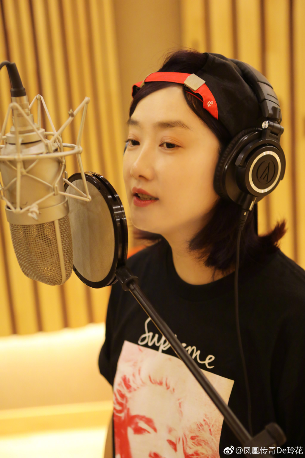 杨魏玲花现在身价多少 她素颜照片什么样子