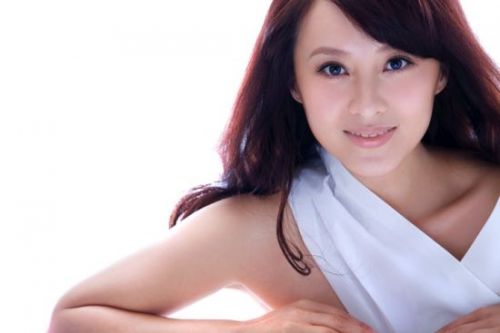 ��¶�����ٻ���Ů���� ��¶���Ϲ��������к�����