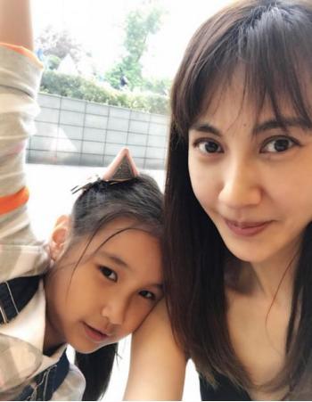 ��ѩ����ӱ��ʲô��ϵ ��ѩ��˫��Ƥ�Ǹ����