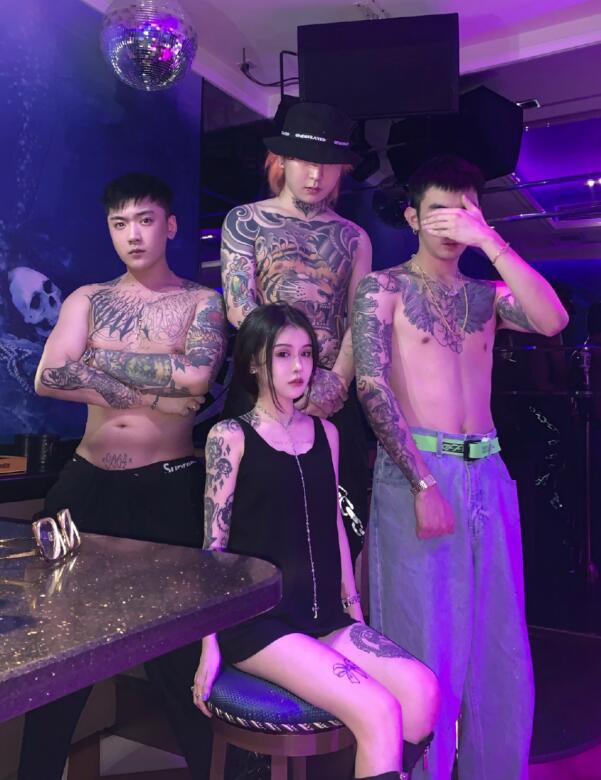 ���μǴ޽���˭ ò����Ҳû����Ů���Ѱ�