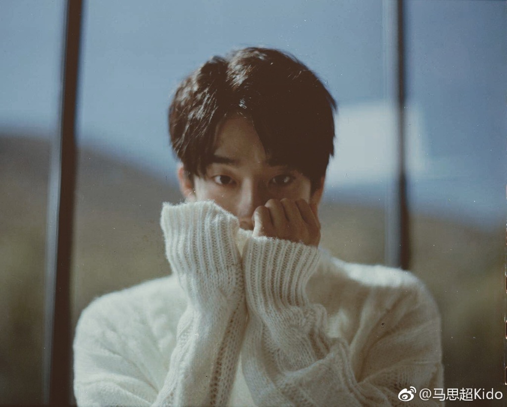 ��˼���ұ�ǰŮ����� ��˼������һ��Ķ����