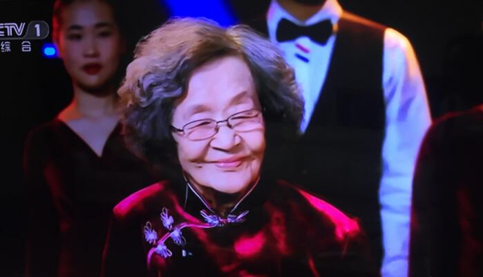 ���ټ�����������ʱ�����Ƭ �������ж�Ů��