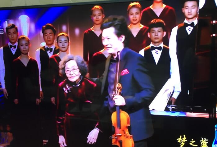 ���ټ�����������ʱ�����Ƭ �������ж�Ů��