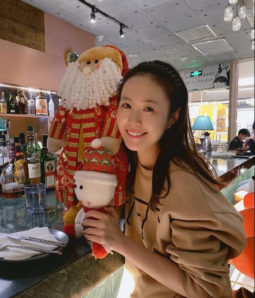 许吉如现在不做律师了吗 她父亲是什么银行的行长