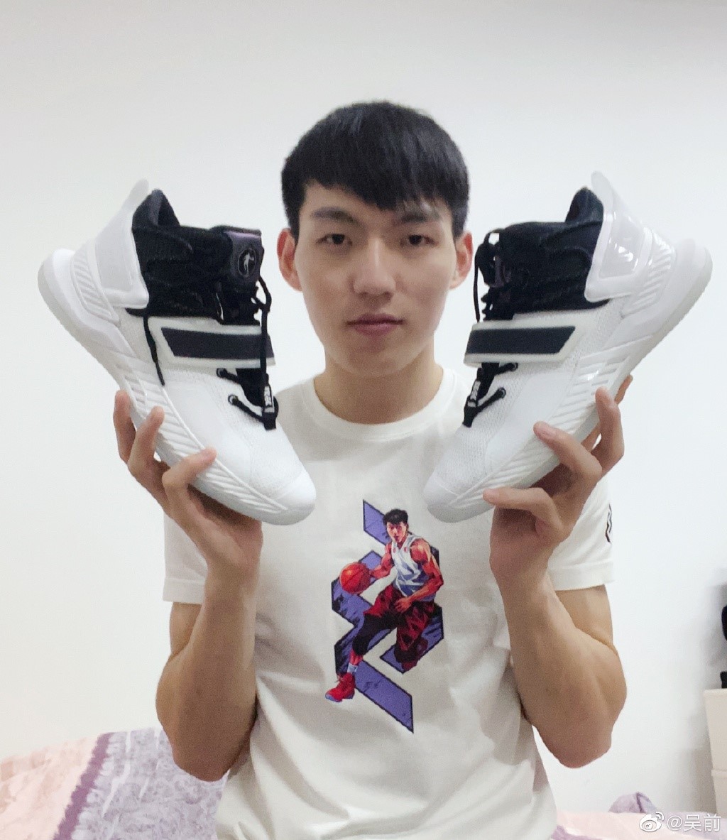 球员吴前家是做什么的 他现在年薪多少钱
