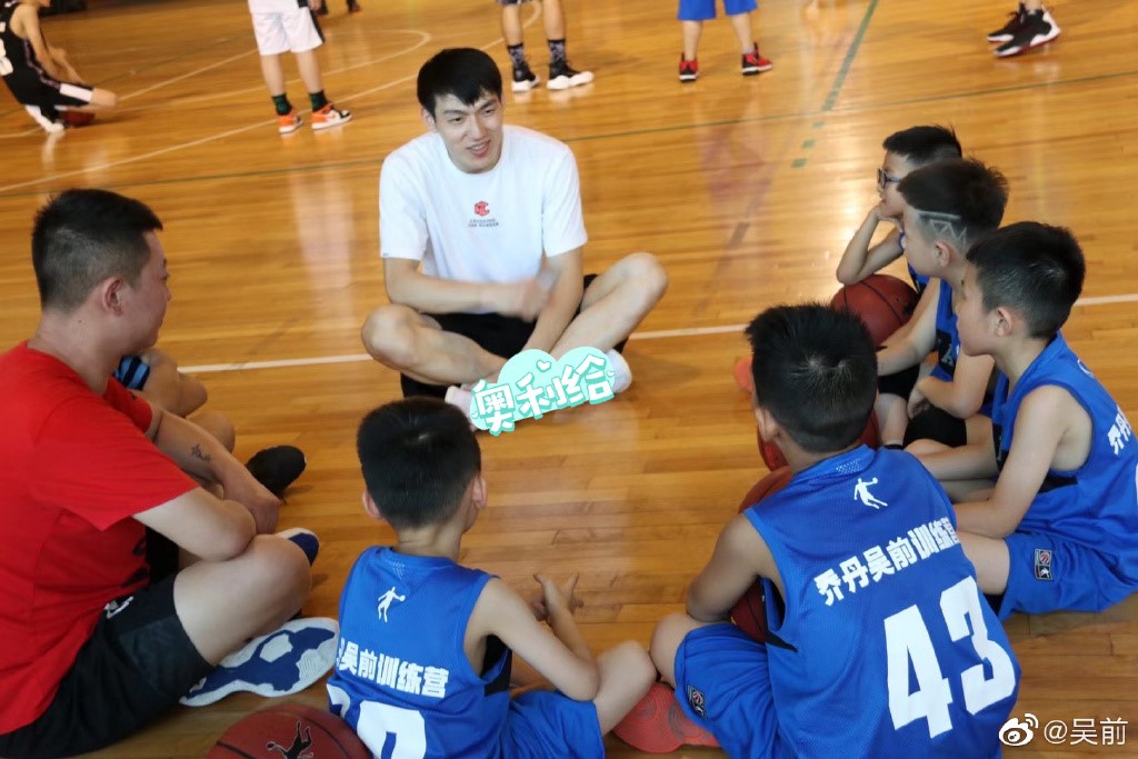 球员吴前家是做什么的 他现在年薪多少钱