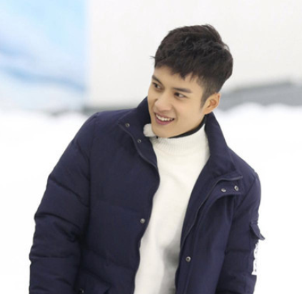 ���������Ͻ���Ů�� ����������͹����Ƭ