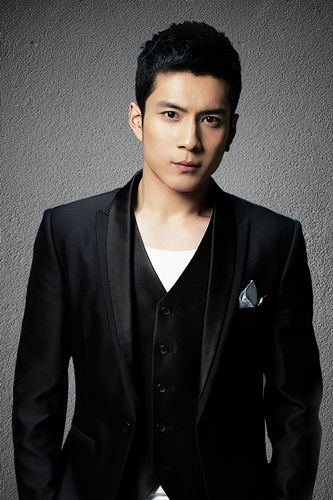 ���������Ͻ���Ů�� ����������͹����Ƭ