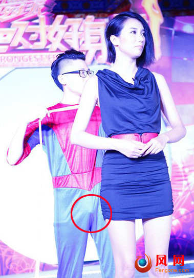 ���������Ͻ���Ů�� ����������͹����Ƭ