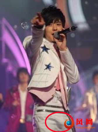 ���������Ͻ���Ů�� ����������͹����Ƭ