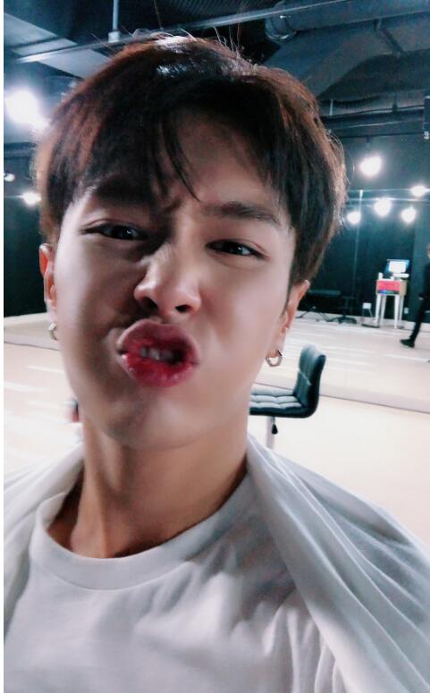 ���뺲Ů����˭ ���İ������������