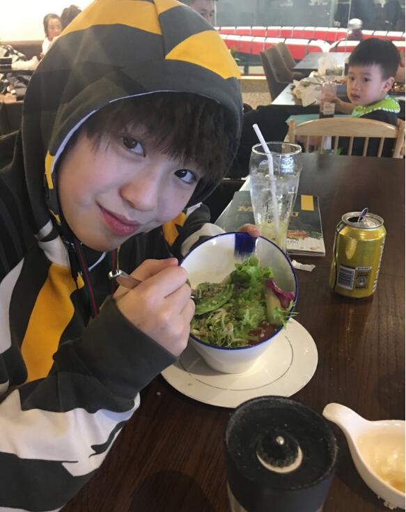 朱佳煜怎么当上演员的 朱佳煜长大后的最新照片来