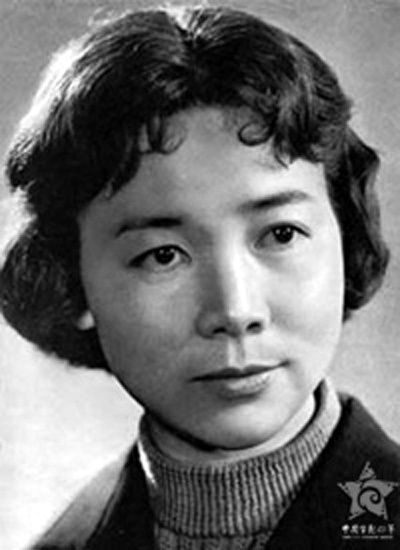 蔡明老公儿子照片资料 蔡明母亲田华的照片