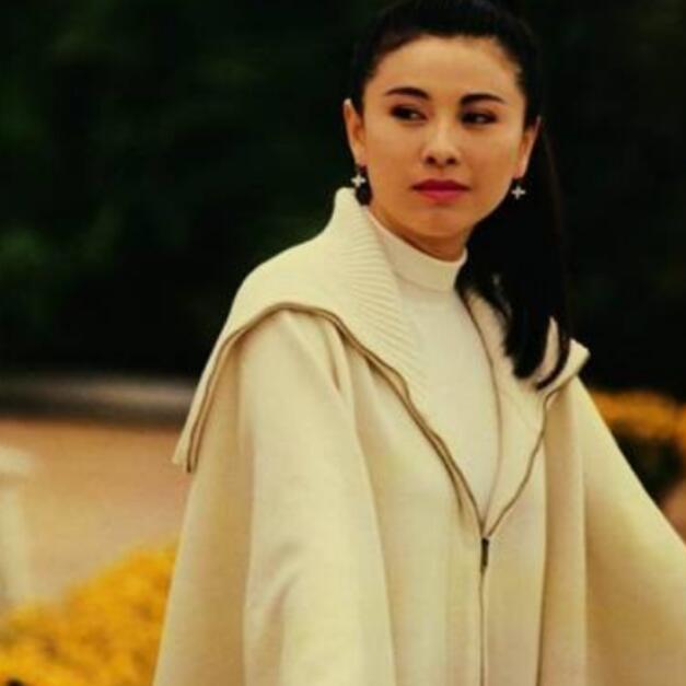 年轻时候的梁雁翎可以说是人美歌甜,一起来追忆一下当年梁雁翎的美丽