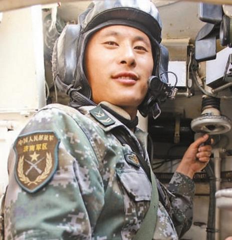 �������Ӻ�١���Ӿװ����һ�� ��Ŀ��̹������������