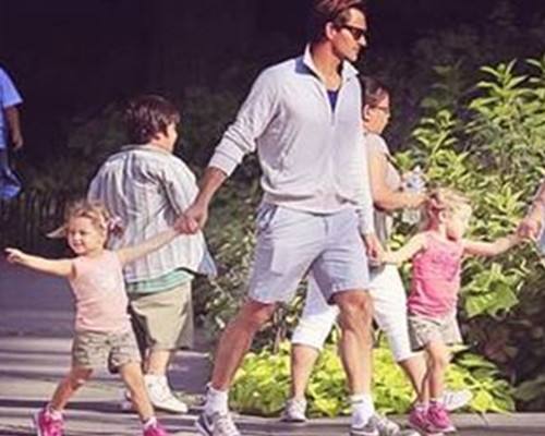 �ѵ�����������ʱ��Ƭ �ѵ���˫��̥��Ůδ��������ھ�