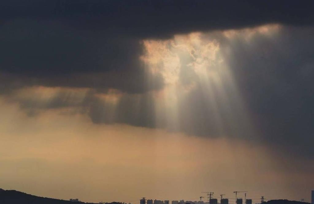 丁达尔效应爱情的含义是什么 丁达尔效应是物理现象还是化学现象