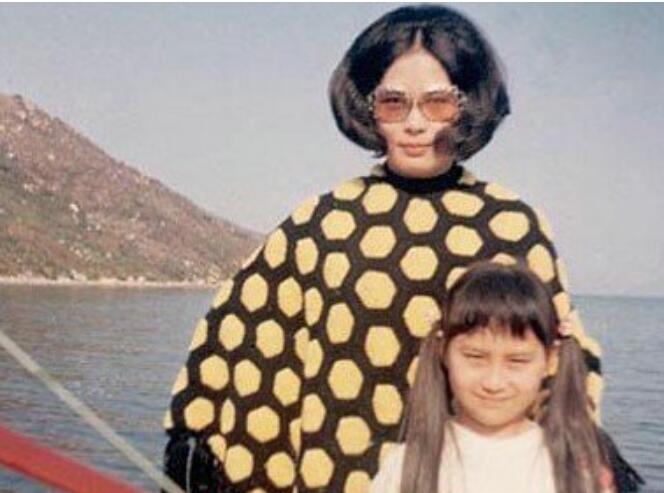 ����ӧı����������� ����ӧ����ʱ̫Ư������Ƭ