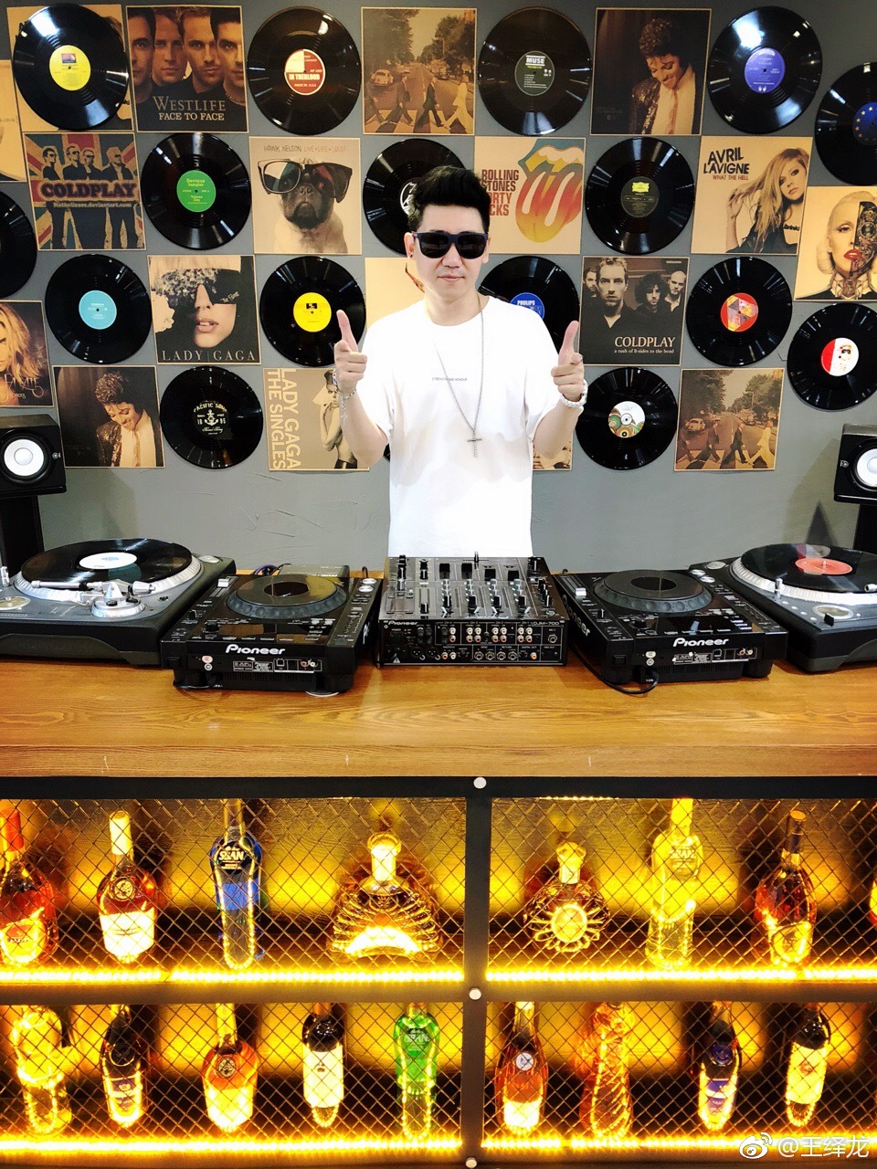 ������dj��ѵѧУ���� ѧdj���Ҫ����Ǯ