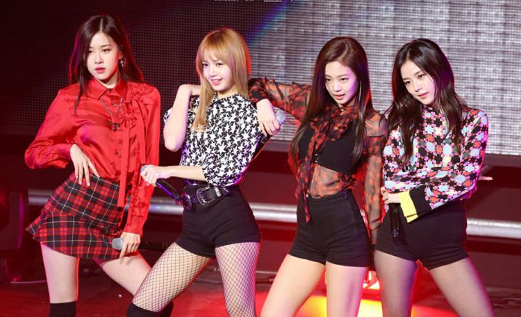 jennie�����ݺ�lisa����ԭ����� jennie��̨�ϻ�ˮ������ʲô��˼