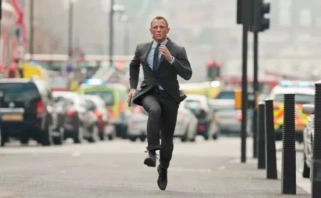 ��������׸���һ�ߴ�����Ա�� �����۾��ǲ�����ɫ��