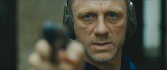 ��������׸���һ�ߴ�����Ա�� �����۾��ǲ�����ɫ��