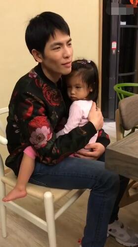 �����ڱ�������Ů�����Ը��� �����ڰְַ���ʮ�㱻�߻�����