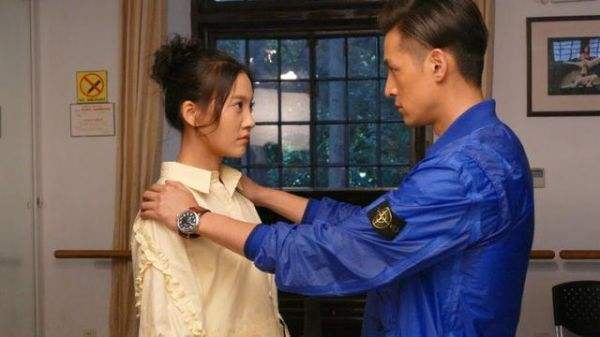 �ܳ���Ϊʲô��΢��ע���� �ܳ������μѵ�Ů����