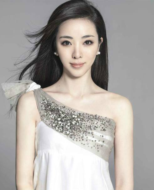 ��˼˼�ı�����ô����� ��˼˼����ǰ��Ա���Ƭ