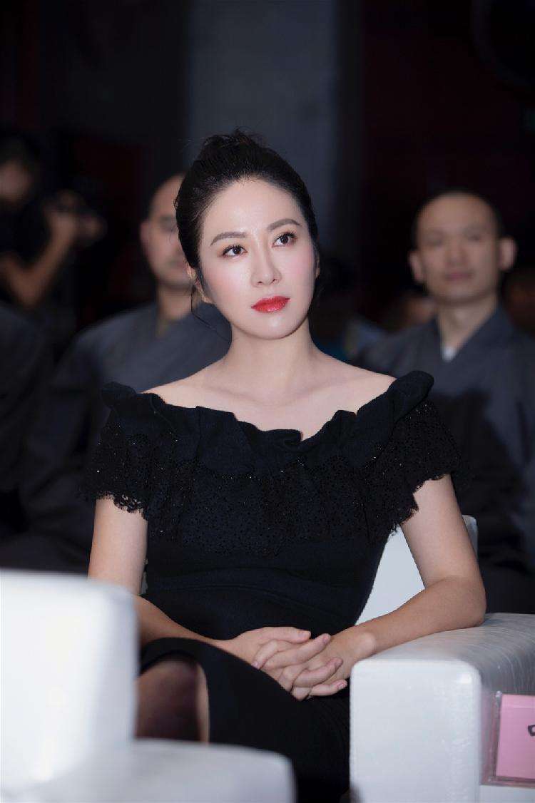 ��ɺ�͸�ԲԲ˭���ÿ� �������� ����� Ҷ诺���ĶԱ�ͼ