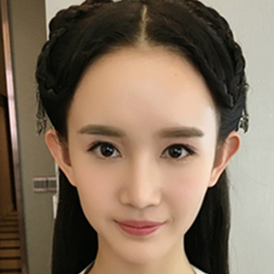 成梓宁和杨幂很像对比图 成梓宁整过容吗