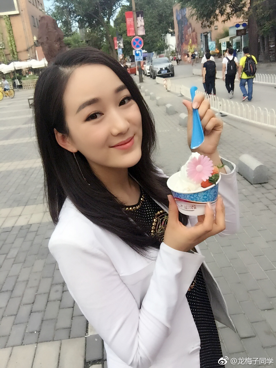 龙梅子为什么红不起来 她现在结婚了吗