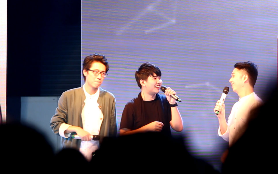 �Źǽ���������Ƭ �Źǽ������еĻ���Ů��