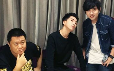 �Źǽ���������Ƭ �Źǽ������еĻ���Ů��