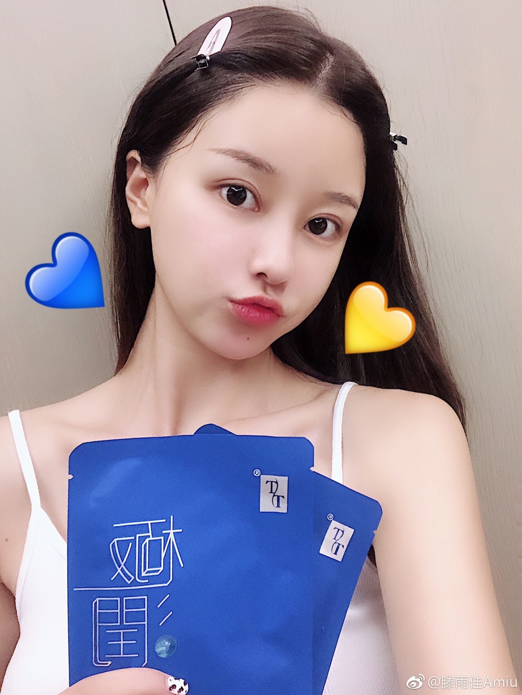 滕雨佳整容前后对比照片 她直播的时候关美颜差点吓死网友