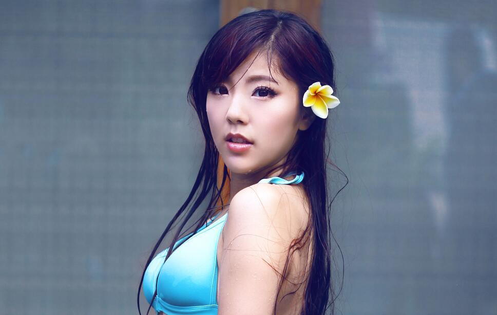 ���Ȼ�����ǰ��Ա���Ƭ ���Ȼ������ֳ�ʲô������Ƭ