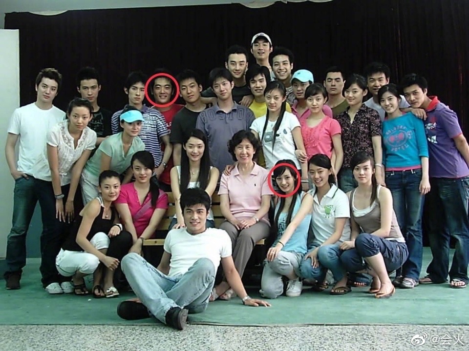 陆思宇郑爽是什么关系 两个人大学亲密照曝光