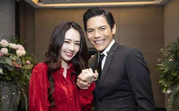 ������ǰŮ���Ƕ���˭ �̸��5���Ů������˭