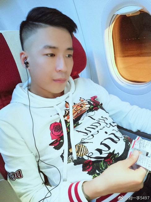 ��һ���ж���Ǯ ��һ��ǰ���м���Ů����