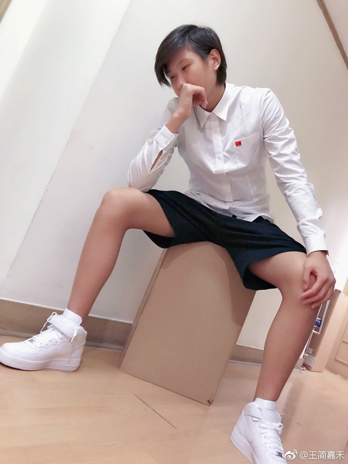 王简嘉禾名字为什么四个字 王简嘉禾和李冰洁年纪谁大他们谁厉害