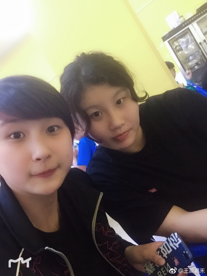 王简嘉禾名字为什么四个字 王简嘉禾和李冰洁年纪谁大他们谁厉害