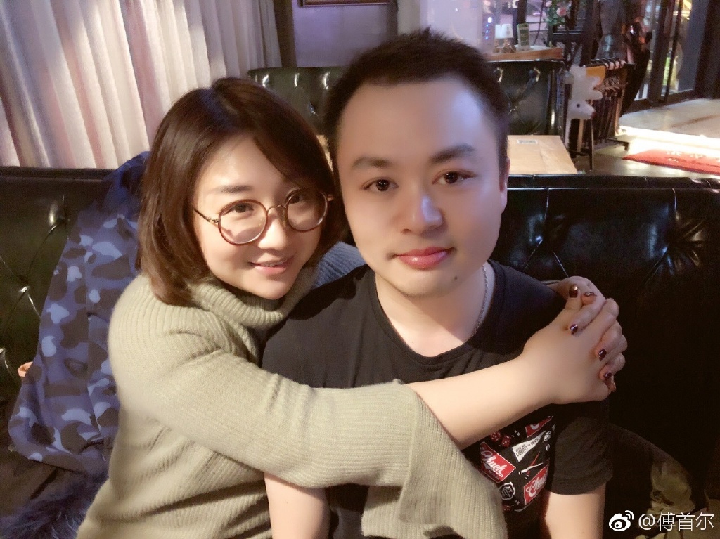 傅首尔和吴瑟斯是夫妻吗 傅首尔为什么没有爸爸