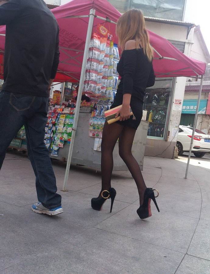 �������߸�Ь������ͼ �������߸���·��Ƶ