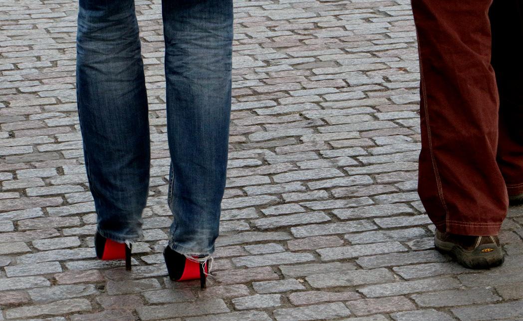 �������߸�Ь������ͼ �������߸���·��Ƶ