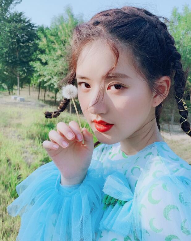 赵露思家里有钱是富二代吗 她现在开什么车