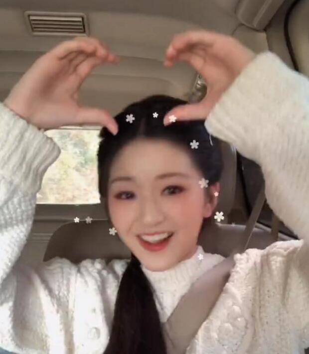 赵露思家里有钱是富二代吗 她现在开什么车