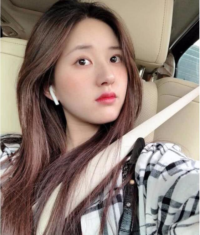 赵露思家里有钱是富二代吗 她现在开什么车