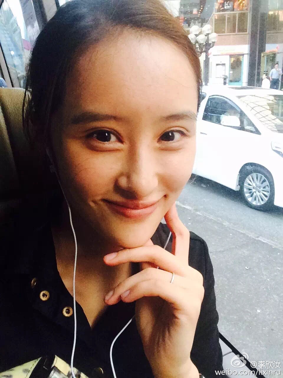 李欣汝颜丹晨长得好像对比图 李欣汝现状如何在干什么工作