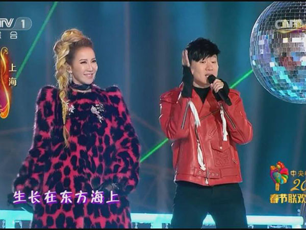 林俊杰根本电竞狂人 春晚演出前打DOTA被抓包啦